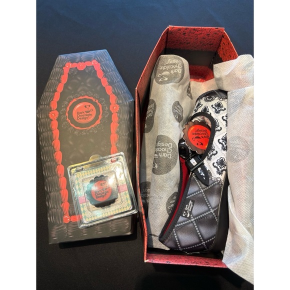 NWT MARY JANES WOMENS SIZE 7 GOTHIC COFFIN DESIGNED SHOES & COFFIN SHOE BOX! 😎 - Picture 2 of 9